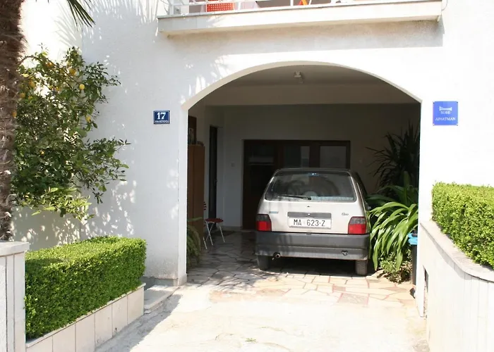 518b Daire Podgora (Split-Dalmatia)