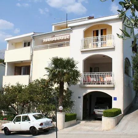 Apartment 518b