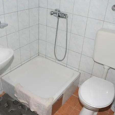 Apartment 518b *